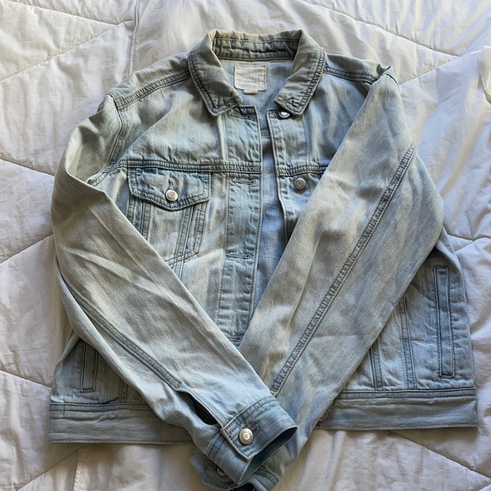 American Eagle Light Washed Denim Jacket